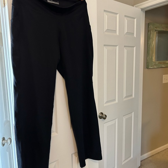 All In Motion Black Flare workout pants with pockets xl - Picture 2 of 3